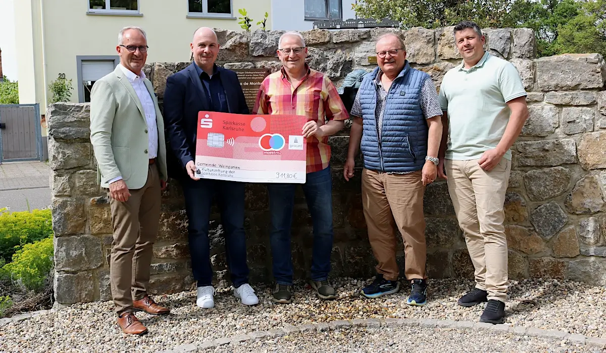 Kulturstiftung fördert Info-Tafel am Olesa-Platz in Weingarten